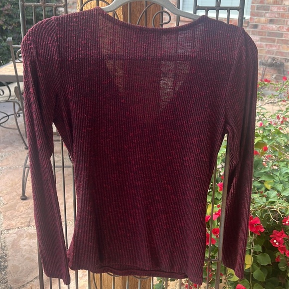 Rock & Republic Long Sleeve XS V-neck Burgundy Snap closure shirt - Picture 7 of 7